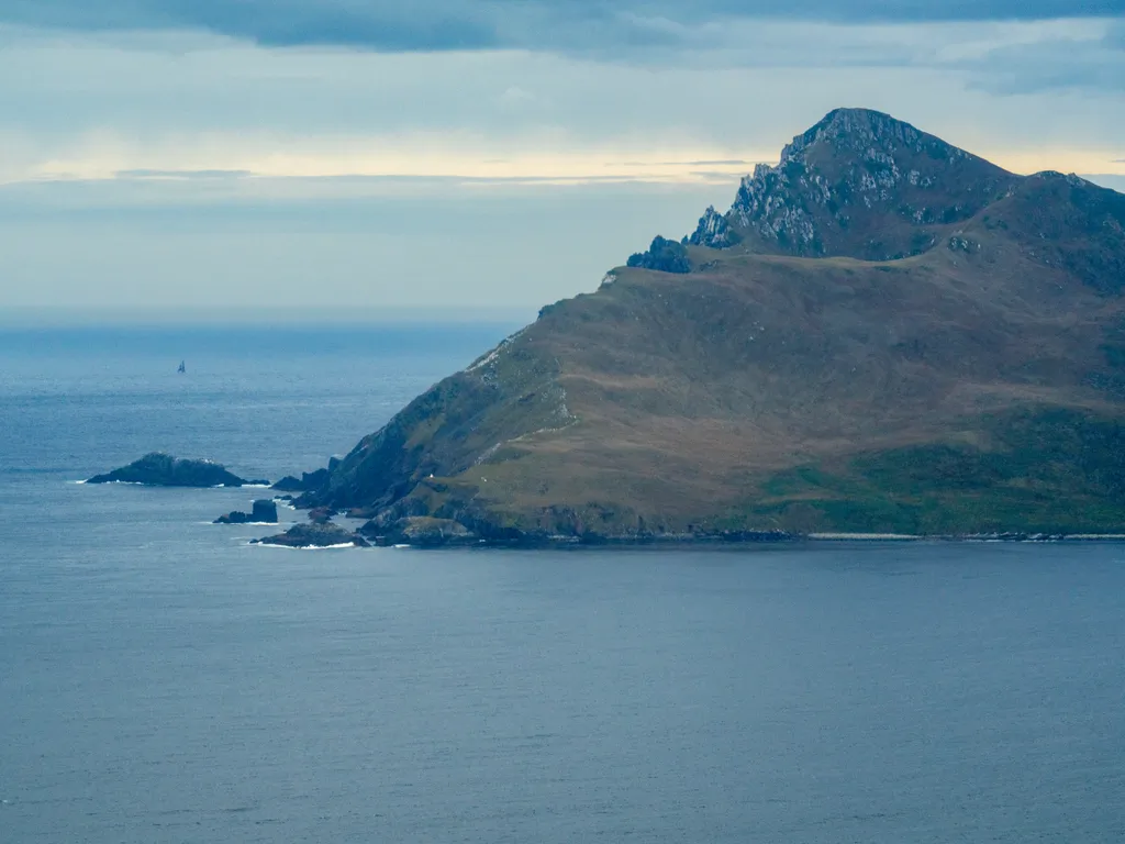 It’s a Cape Horn Christmas for leader Richomme