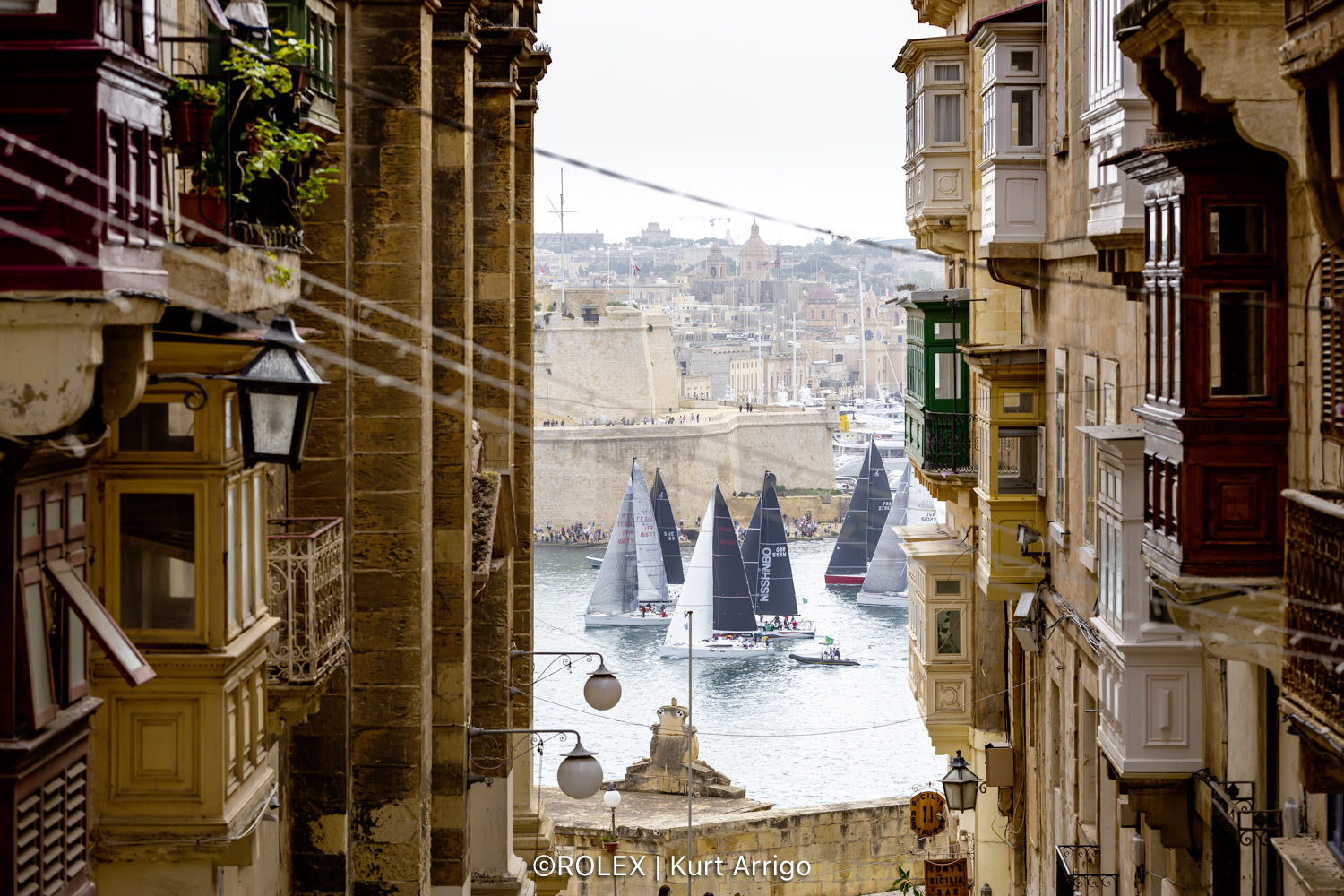 118 yachts and 1000 crew at the start of the Rolex Middle Sea Race today