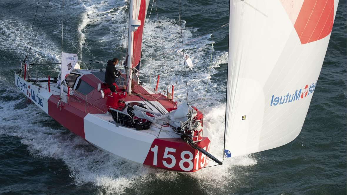 Crédit Mutuel extending as Transat Class40 fleet gaps widen